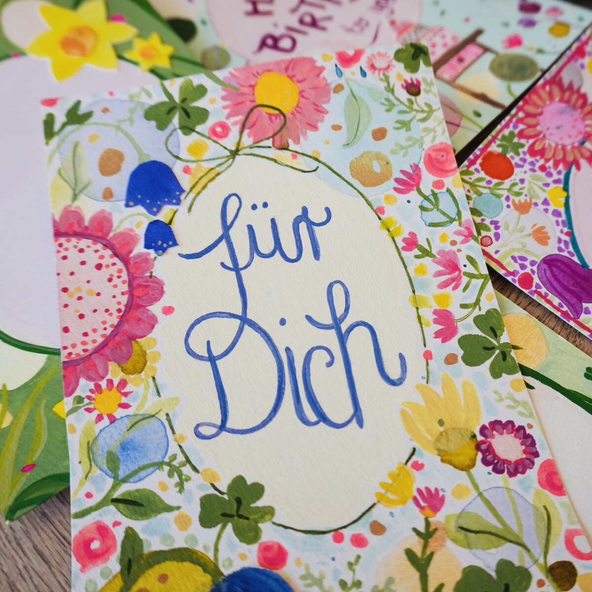 Farbenfroh bemalte Karte mit Blumen und dem Schriftzug für Dich